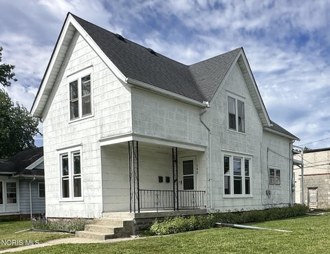 Photo of 160 Oak Street, Rossford, OH 43460 (MLS # 10010830)