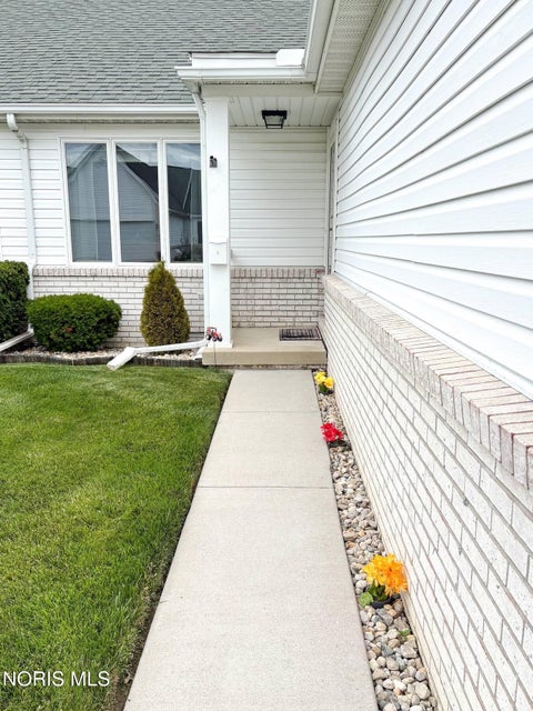 Tiny photo for 4269 Townhouse Drive # D, Oregon, OH 43616 (MLS # 10009372)