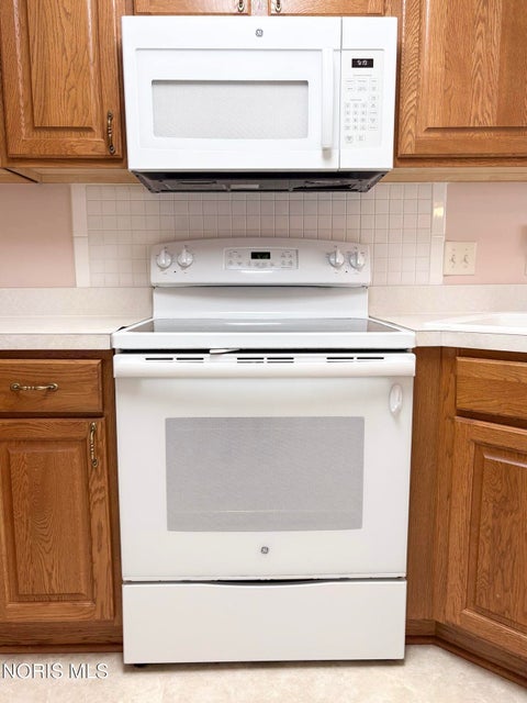 Tiny photo for 4269 Townhouse Drive # D, Oregon, OH 43616 (MLS # 10009372)