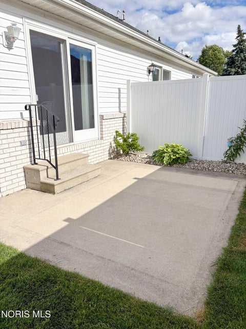 Tiny photo for 4269 Townhouse Drive # D, Oregon, OH 43616 (MLS # 10009372)