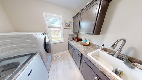 Tiny photo for 735 Meadowland Trail, Toledo, OH 43615 (MLS # 10014520)