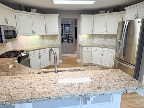 Tiny photo for 4235 Morning Dove Drive, Oregon, OH 43616 (MLS # 10014186)
