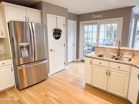 Tiny photo for 4235 Morning Dove Drive, Oregon, OH 43616 (MLS # 10014186)