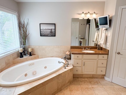 Tiny photo for 4235 Morning Dove Drive, Oregon, OH 43616 (MLS # 10014186)