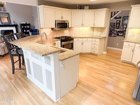 Tiny photo for 4235 Morning Dove Drive, Oregon, OH 43616 (MLS # 10014186)