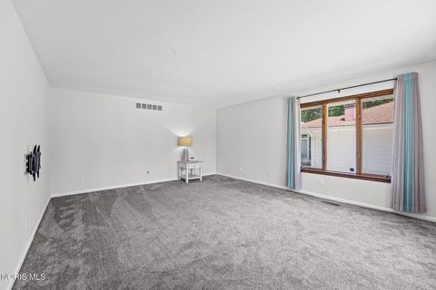 Tiny photo for 3665 Starr Avenue, Oregon, OH 43616 (MLS # 10009977)