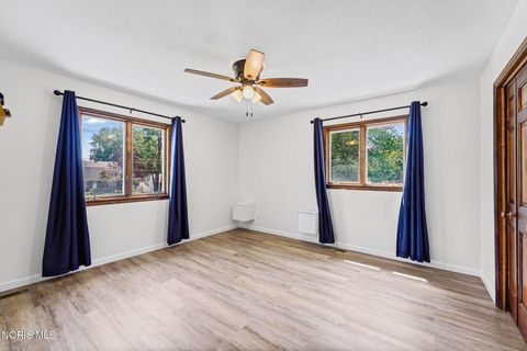 Tiny photo for 3665 Starr Avenue, Oregon, OH 43616 (MLS # 10009977)