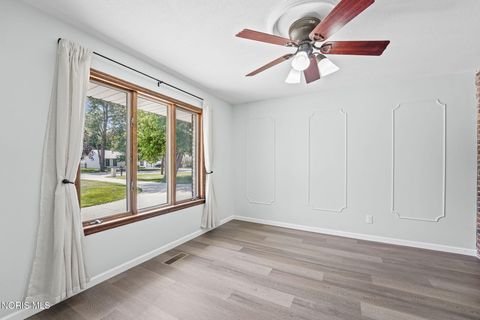 Tiny photo for 3665 Starr Avenue, Oregon, OH 43616 (MLS # 10009977)