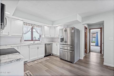 Tiny photo for 3665 Starr Avenue, Oregon, OH 43616 (MLS # 10009977)