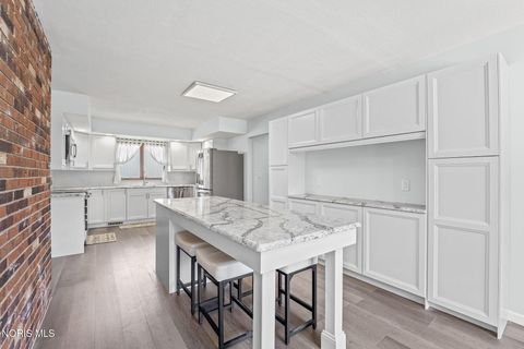 Tiny photo for 3665 Starr Avenue, Oregon, OH 43616 (MLS # 10009977)