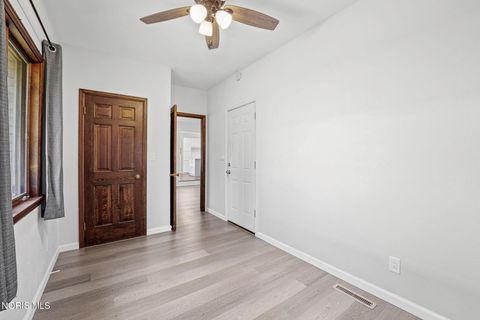 Tiny photo for 3665 Starr Avenue, Oregon, OH 43616 (MLS # 10009977)