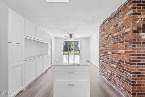 Tiny photo for 3665 Starr Avenue, Oregon, OH 43616 (MLS # 10009977)