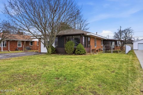 Photo of 323 W Bigelow Avenue, Findlay, OH 45840 (MLS # 10004329)