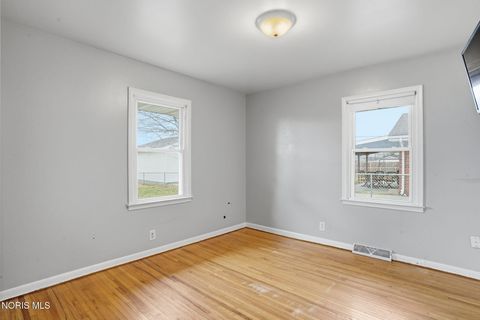 Tiny photo for 323 W Bigelow Avenue, Findlay, OH 45840 (MLS # 10004329)