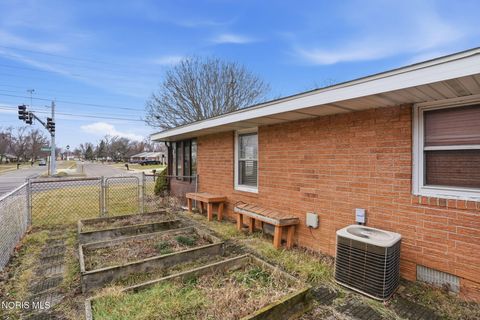 Tiny photo for 323 W Bigelow Avenue, Findlay, OH 45840 (MLS # 10004329)