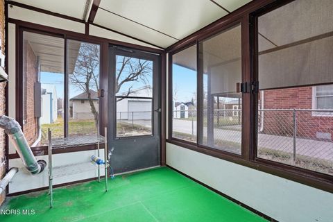 Tiny photo for 323 W Bigelow Avenue, Findlay, OH 45840 (MLS # 10004329)