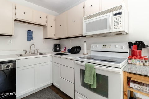 Tiny photo for 3722 Lakepointe Drive, Northwood, OH 43619 (MLS # 10011653)