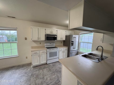 Tiny photo for 725 Acton Drive, Toledo, OH 43615 (MLS # 10013854)