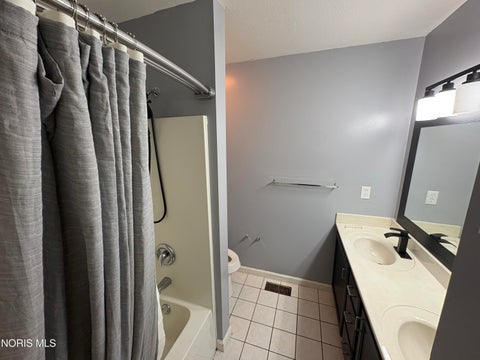 Tiny photo for 725 Acton Drive, Toledo, OH 43615 (MLS # 10013854)