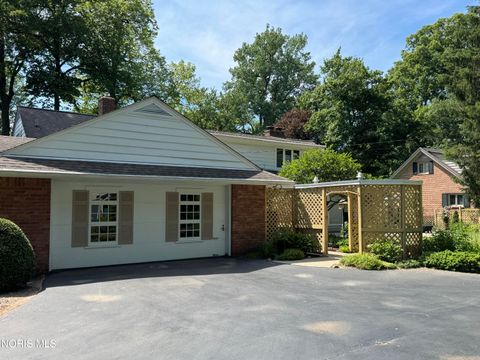 Tiny photo for 3244 Shakespeare Lane, Toledo, OH 43615 (MLS # 10008880)