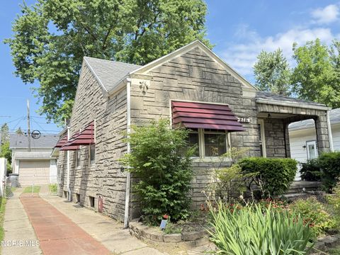 Photo of 616 Bronx Drive, Toledo, OH 43609 (MLS # 10009538)