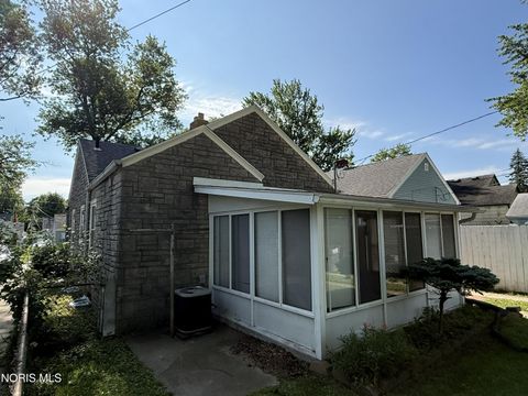Tiny photo for 616 Bronx Drive, Toledo, OH 43609 (MLS # 10009538)