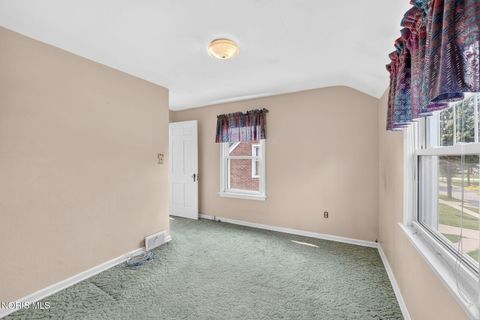 Tiny photo for 581 Sylvandale Avenue, Oregon, OH 43616 (MLS # 10010557)
