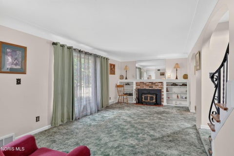 Tiny photo for 581 Sylvandale Avenue, Oregon, OH 43616 (MLS # 10010557)