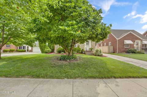 Tiny photo for 581 Sylvandale Avenue, Oregon, OH 43616 (MLS # 10010557)