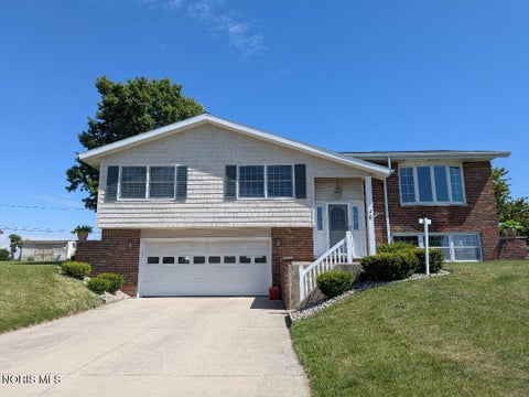 Homes For Sale - 6 Lakeview Drive<br/> Henry County, Napoleon, OH 43545