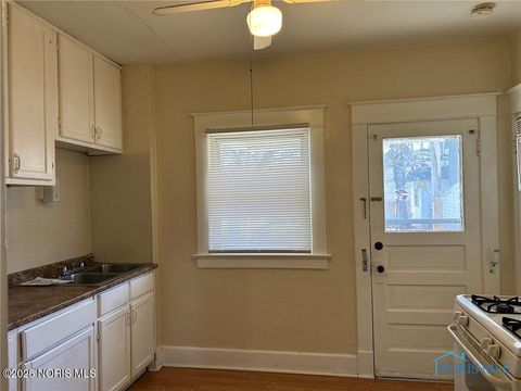 Tiny photo for 3810 Hoiles Avenue, Toledo, OH 43612 (MLS # 10000125)