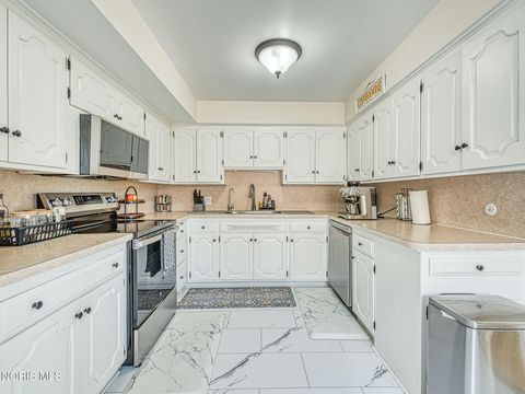 Tiny photo for 2130 Richards Road #Apt 1, Ottawa Hills, OH 43606 (MLS # 10005391)