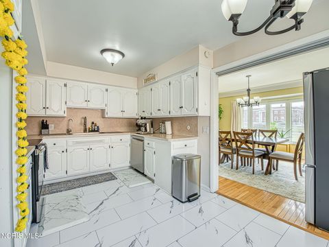 Tiny photo for 2130 Richards Road #Apt 1, Ottawa Hills, OH 43606 (MLS # 10005391)