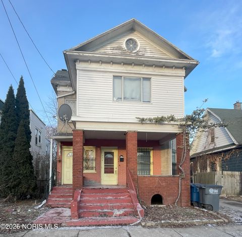 Photo of 334 Willard Street, Toledo, OH 43605 (MLS # 10004067)