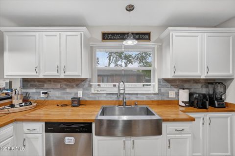 Tiny photo for 2925 Seaman Road, Oregon, OH 43616 (MLS # 10007237)