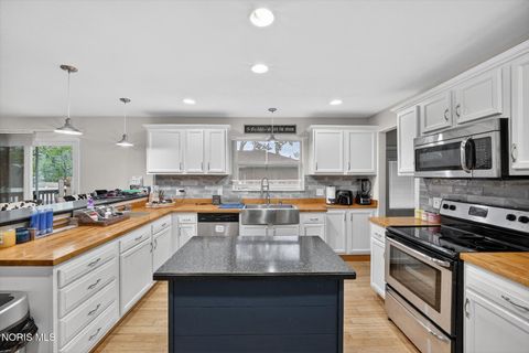 Tiny photo for 2925 Seaman Road, Oregon, OH 43616 (MLS # 10007237)