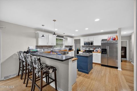 Tiny photo for 2925 Seaman Road, Oregon, OH 43616 (MLS # 10007237)
