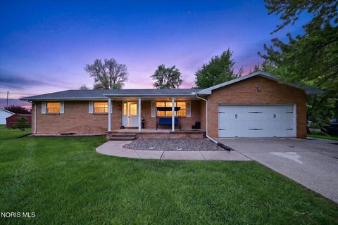 Photo of 2925 Seaman Road, Oregon, OH 43616 (MLS # 10007237)
