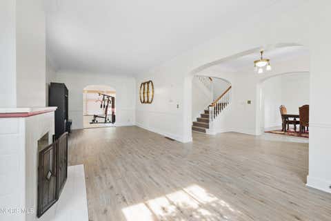 Tiny photo for 2108 Glenwood Avenue, Toledo, OH 43620 (MLS # 10009586)