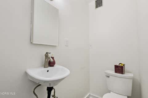 Tiny photo for 2108 Glenwood Avenue, Toledo, OH 43620 (MLS # 10009586)
