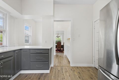 Tiny photo for 2108 Glenwood Avenue, Toledo, OH 43620 (MLS # 10009586)