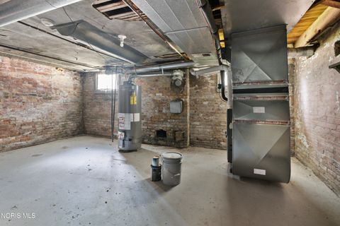 Tiny photo for 2108 Glenwood Avenue, Toledo, OH 43620 (MLS # 10009586)