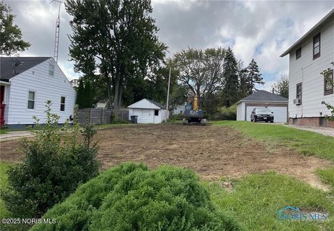 Tiny photo for 1749 Milburn Avenue, Toledo, OH 43606 (MLS # 10001992)