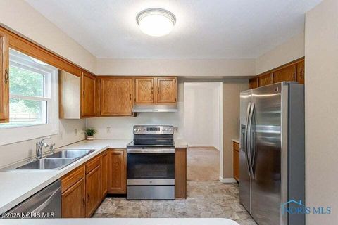 Tiny photo for 4237 Brogan Drive, Toledo, OH 43614 (MLS # 10002238)