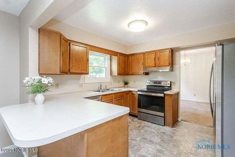 Tiny photo for 4237 Brogan Drive, Toledo, OH 43614 (MLS # 10002238)