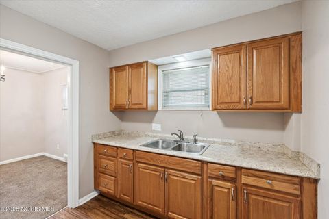 Tiny photo for 706 W Gramercy Avenue, Toledo, OH 43612 (MLS # 10002021)