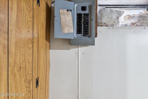 Tiny photo for 706 W Gramercy Avenue, Toledo, OH 43612 (MLS # 10002021)