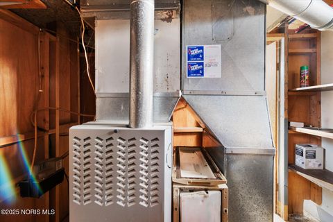 Tiny photo for 706 W Gramercy Avenue, Toledo, OH 43612 (MLS # 10002021)