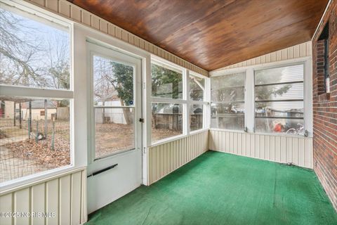 Tiny photo for 706 W Gramercy Avenue, Toledo, OH 43612 (MLS # 10002021)