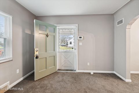 Tiny photo for 706 W Gramercy Avenue, Toledo, OH 43612 (MLS # 10002021)